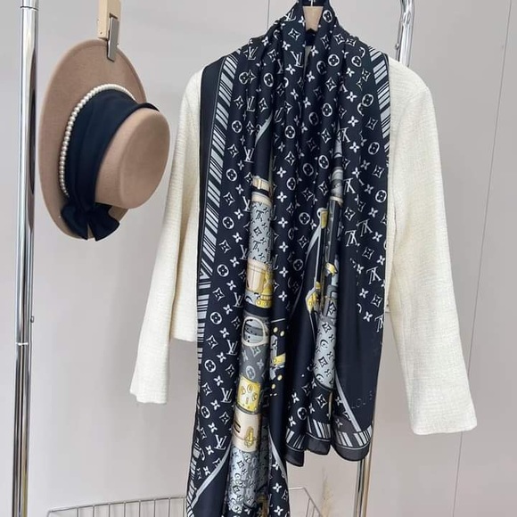 Branded Shawl with paper bag ❤️ - Picture 14 of 15